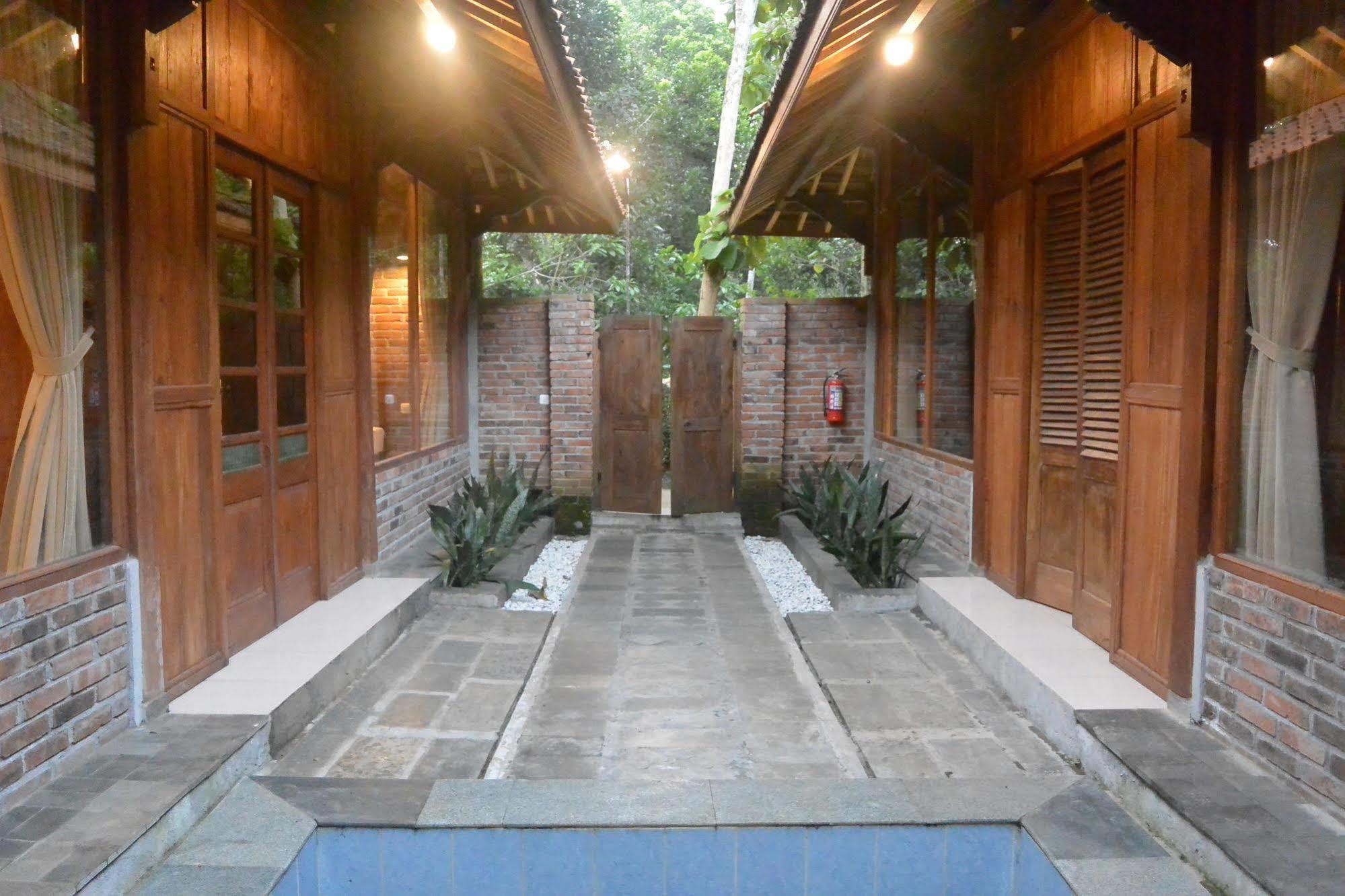 Cempaka Villa Magelang Esterno foto